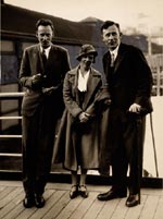 Gregory-Bateson-Margaret-Mead-Reo-Fortune-Sydney-Australia-July-1933-after-their-return-from-Papua-New-Guinea..jpg